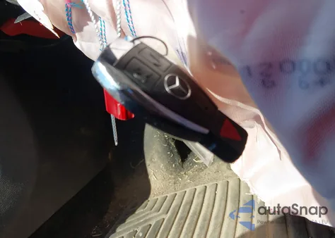 2017 Mercedes-Benz C 300 4Matic из США, поврежденный, VIN 55SWF4KB4HU223717